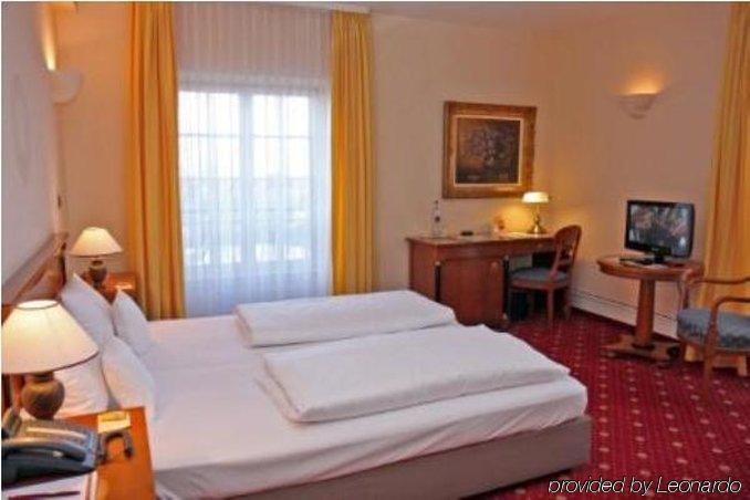 Hotel Schloss Edesheim Zimmer foto