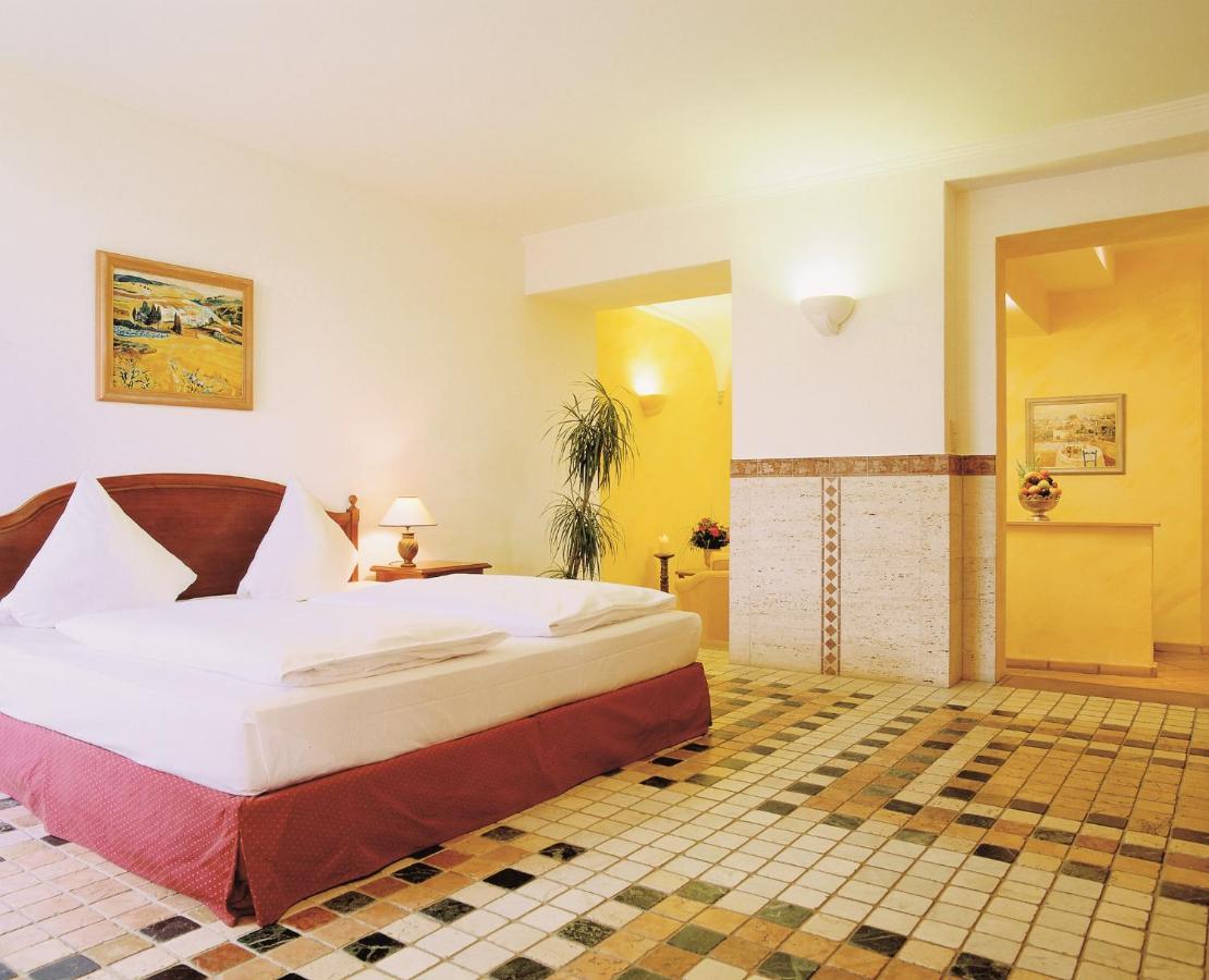 Hotel Schloss Edesheim Zimmer foto